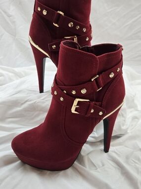 GBG Guess GGDeeka Red Faux Suede Studded Platform Ankle Booties Women's 7M